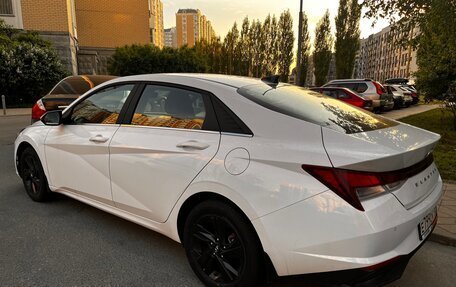 Hyundai Elantra, 2021 год, 2 390 000 рублей, 8 фотография