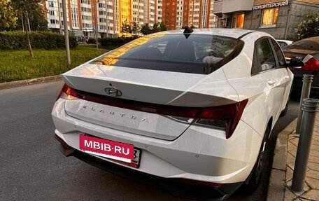 Hyundai Elantra, 2021 год, 2 390 000 рублей, 5 фотография