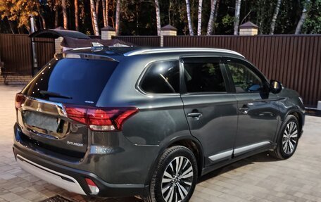 Mitsubishi Outlander III рестайлинг 3, 2019 год, 2 030 000 рублей, 3 фотография
