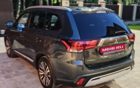 Mitsubishi Outlander III рестайлинг 3, 2019 год, 2 030 000 рублей, 7 фотография
