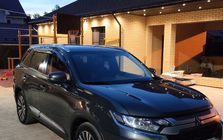 Mitsubishi Outlander III рестайлинг 3, 2019 год, 2 030 000 рублей, 9 фотография