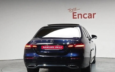Mercedes-Benz E-Класс, 2023 год, 5 200 000 рублей, 4 фотография