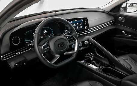 Hyundai Elantra, 2023 год, 2 040 000 рублей, 7 фотография