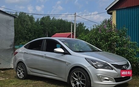 Hyundai Solaris II рестайлинг, 2015 год, 850 000 рублей, 2 фотография