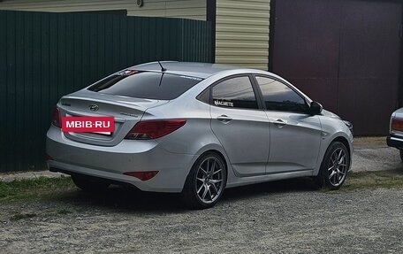 Hyundai Solaris II рестайлинг, 2015 год, 850 000 рублей, 3 фотография