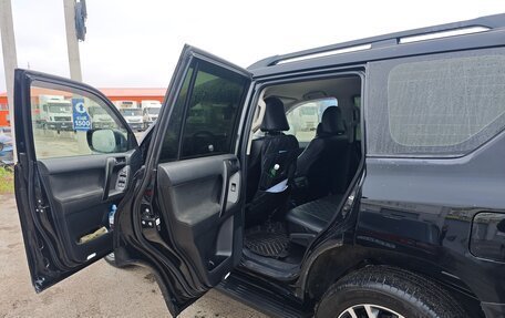 Toyota Land Cruiser Prado 150 рестайлинг 2, 2017 год, 3 690 000 рублей, 6 фотография