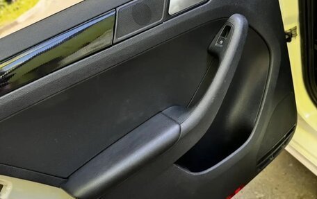 Volkswagen Jetta VI, 2014 год, 900 000 рублей, 32 фотография