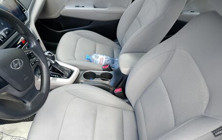 Hyundai Elantra VI рестайлинг, 2016 год, 1 110 000 рублей, 11 фотография
