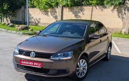 Volkswagen Jetta VI, 2012 год, 1 300 000 рублей, 2 фотография