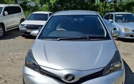 Toyota Vitz, 2015 год, 790 000 рублей, 2 фотография