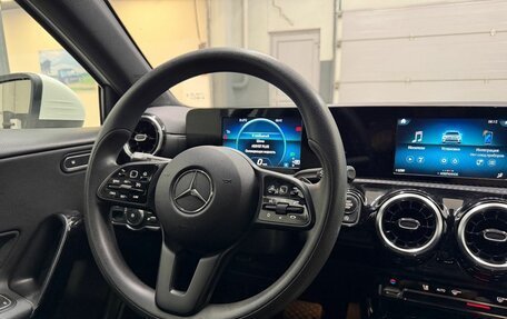 Mercedes-Benz A-Класс, 2018 год, 1 890 000 рублей, 12 фотография
