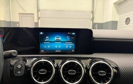 Mercedes-Benz A-Класс, 2018 год, 1 890 000 рублей, 10 фотография
