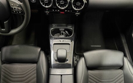 Mercedes-Benz A-Класс, 2018 год, 1 890 000 рублей, 11 фотография