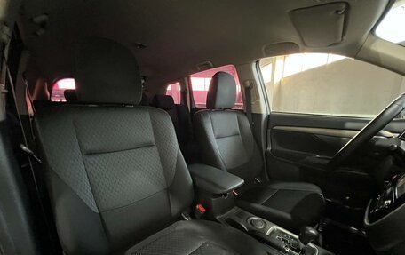 Mitsubishi Outlander III рестайлинг 3, 2014 год, 1 350 000 рублей, 9 фотография