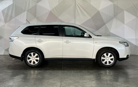 Mitsubishi Outlander III рестайлинг 3, 2014 год, 1 350 000 рублей, 7 фотография