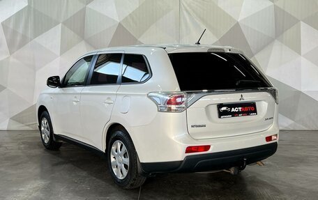 Mitsubishi Outlander III рестайлинг 3, 2014 год, 1 350 000 рублей, 4 фотография