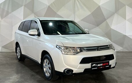 Mitsubishi Outlander III рестайлинг 3, 2014 год, 1 350 000 рублей, 3 фотография