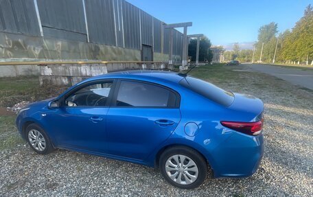 KIA Rio IV, 2018 год, 1 000 000 рублей, 10 фотография