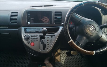 Toyota Wish II, 2004 год, 720 000 рублей, 7 фотография