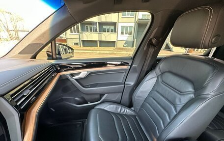 Volkswagen Touareg III, 2018 год, 3 450 000 рублей, 22 фотография