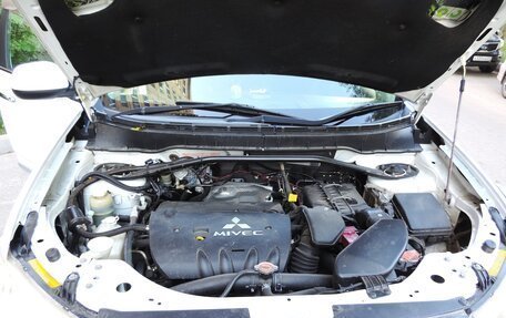 Mitsubishi Outlander III рестайлинг 3, 2006 год, 1 200 000 рублей, 23 фотография