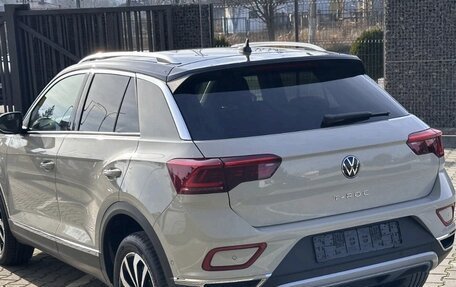 Volkswagen T-Roc I, 2025 год, 2 050 000 рублей, 2 фотография