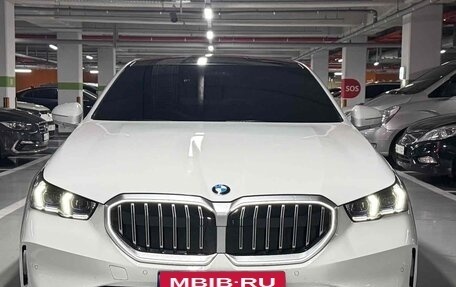 BMW 5 серия, 2024 год, 5 516 006 рублей, 2 фотография