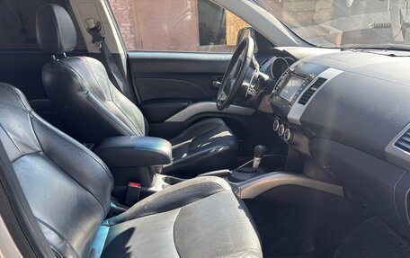 Mitsubishi Outlander III рестайлинг 3, 2008 год, 990 000 рублей, 8 фотография