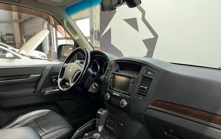 Mitsubishi Pajero IV, 2013 год, 2 729 900 рублей, 7 фотография