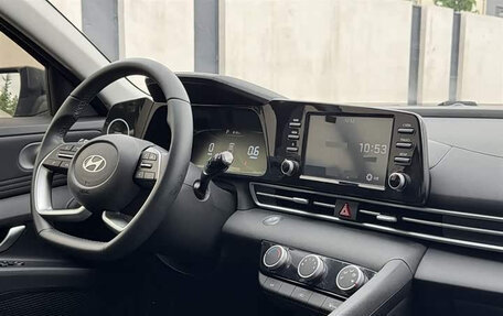 Hyundai Elantra, 2023 год, 1 230 000 рублей, 9 фотография