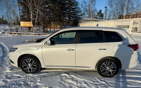 Mitsubishi Outlander III рестайлинг 3, 2017 год, 2 650 000 рублей, 3 фотография