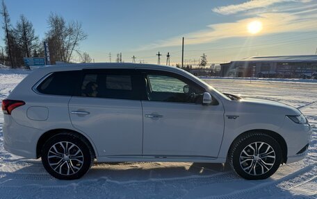 Mitsubishi Outlander III рестайлинг 3, 2017 год, 2 650 000 рублей, 2 фотография