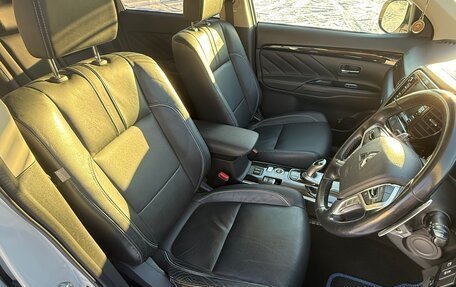 Mitsubishi Outlander III рестайлинг 3, 2017 год, 2 650 000 рублей, 15 фотография