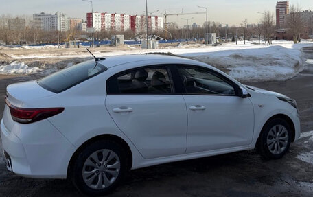 KIA Rio IV, 2022 год, 1 000 000 рублей, 2 фотография