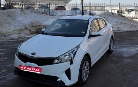 KIA Rio IV, 2022 год, 1 000 000 рублей, 3 фотография