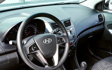 Hyundai Solaris II рестайлинг, 2015 год, 805 000 рублей, 15 фотография