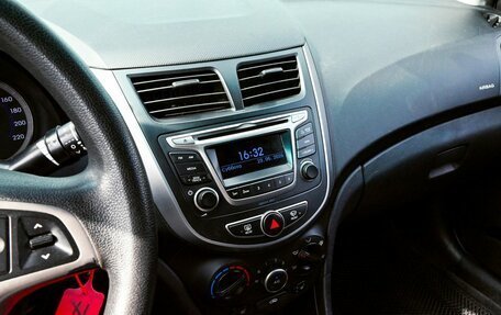 Hyundai Solaris II рестайлинг, 2015 год, 805 000 рублей, 10 фотография