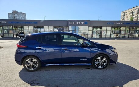 Nissan Leaf II, 2017 год, 1 590 000 рублей, 2 фотография