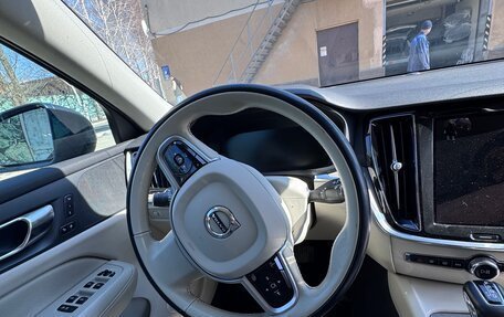 Volvo V60 Cross Country II, 2021 год, 3 250 000 рублей, 8 фотография