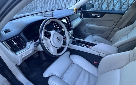 Volvo V60 Cross Country II, 2021 год, 3 250 000 рублей, 7 фотография