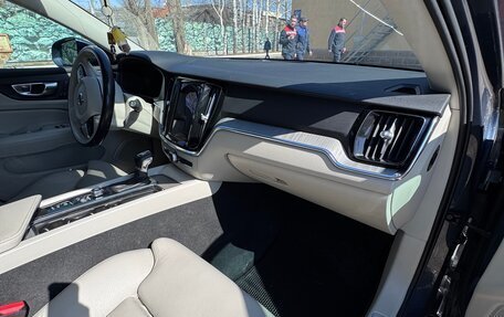 Volvo V60 Cross Country II, 2021 год, 3 250 000 рублей, 9 фотография