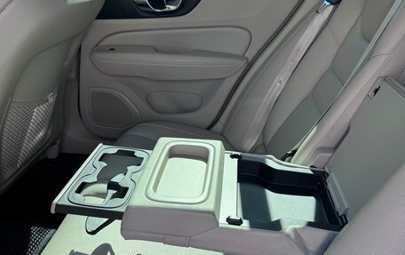 Volvo V60 Cross Country II, 2021 год, 3 250 000 рублей, 15 фотография