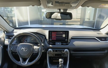 Toyota RAV4, 2021 год, 3 899 000 рублей, 12 фотография