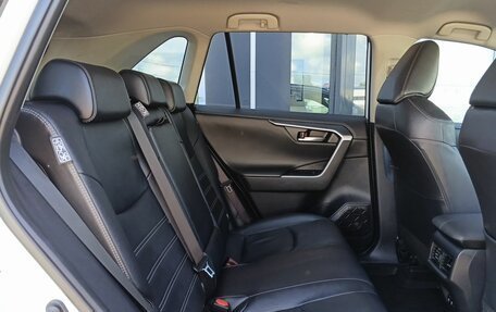 Toyota RAV4, 2021 год, 3 899 000 рублей, 27 фотография