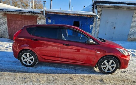 Hyundai Solaris II рестайлинг, 2011 год, 800 000 рублей, 3 фотография