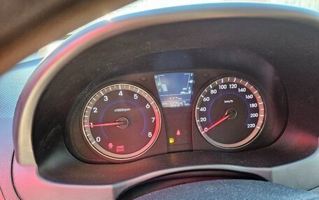 Hyundai Solaris II рестайлинг, 2011 год, 800 000 рублей, 8 фотография