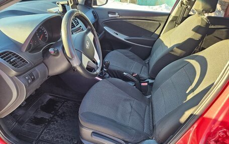 Hyundai Solaris II рестайлинг, 2011 год, 800 000 рублей, 10 фотография