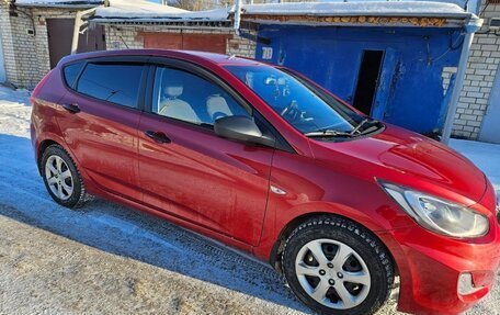 Hyundai Solaris II рестайлинг, 2011 год, 800 000 рублей, 5 фотография
