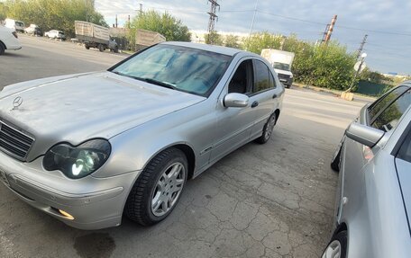 Mercedes-Benz C-Класс, 2004 год, 435 000 рублей, 4 фотография