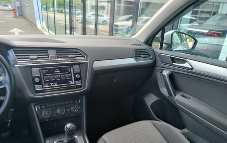 Volkswagen Tiguan II, 2017 год, 2 190 000 рублей, 17 фотография